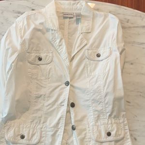 White jacket. Size 1 chicos.